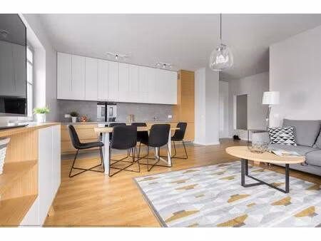 grand t2 lumineux en etage