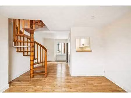 beau studio à proximité immédiate du sablon