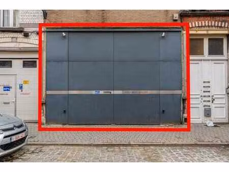 l’allée menant au garage au rdc. et atelier