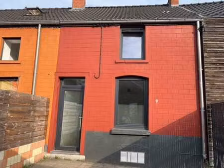 petite maison a louer en recul de la voirie