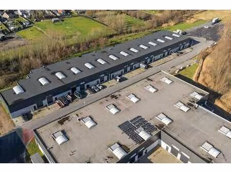 221 m² kmo-unit met appartement/kantoor vlakbij de e34 & r4