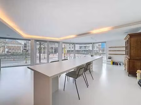 commerce à vendre à la panne.