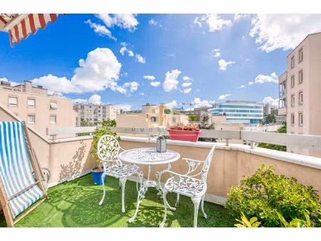 dernier étage / traversant / terrasse / 4 chambres / box