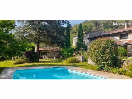 propriété 6 pièces 270 m²