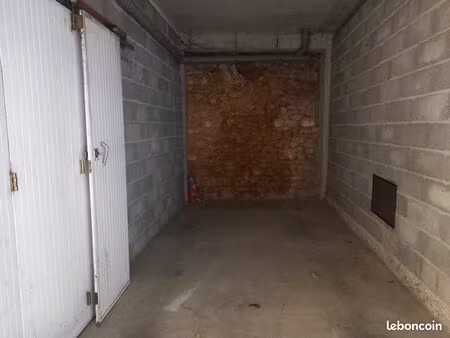 parking/box 10 m² poitiers