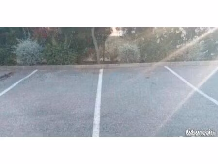 le luc place de parking prive residence la vigneraie