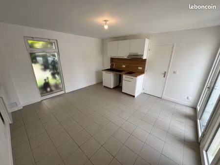 f2 milly la foret avec 2 places de parking