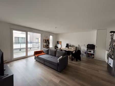 a vendre: charmant 3 pièces avec balcon et parking au sous