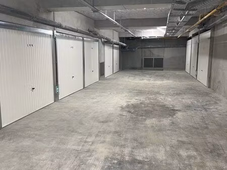 garage/box sécurisé par vidéosurveillance