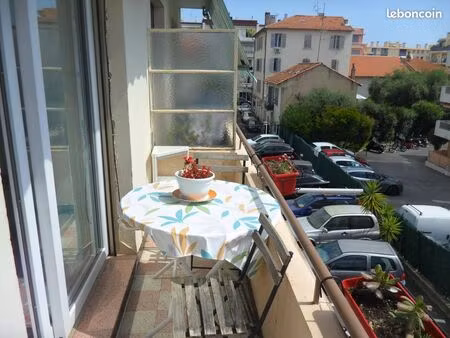 studio meublé 20 m2 centre golfe juan - garant obligatoire