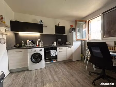 t2 a louer dans maison individuelle avec parking privée