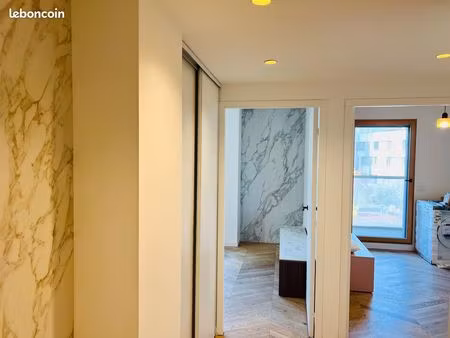 t2 de standing refait à neuf plein centre  2 min ceva + parking