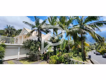 maison familiale à fort potentiel   à 2 minutes du centre du village