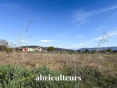 vente locaux professionnels 695 m² à le muy (83490)  1 368 990 €