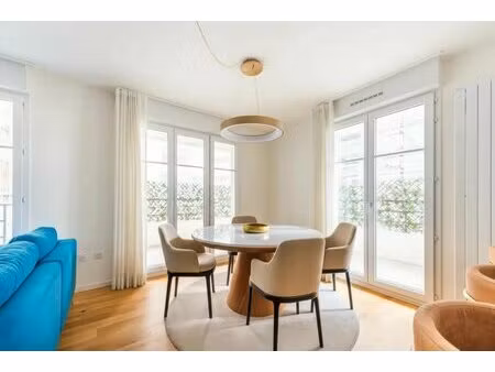 appartement de 3 pièces de 80 m² avec grand balcon à courbevoie