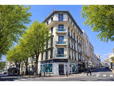 antibes de gaulle: 2 pcs dans immeuble historique