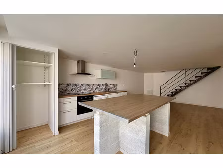location maison  m² t-3 à reims  970 €