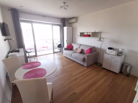 beau studio meublé juan les pins