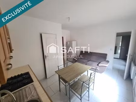 carnoules - t2 rénové avec cave privative  proche parking et des commodites