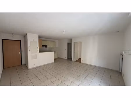 a louer t2 au centre ville d'espalion