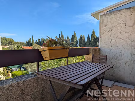 appartement t1 à louer à la londe-les-maures  dernier étage avec balcon et parking