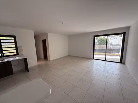 à louer appartement t3 neuf de 68 16 m2 avec varangue et p