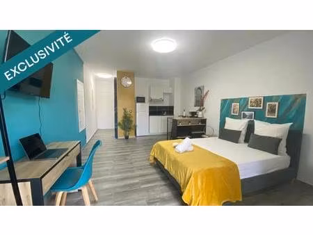 studio avec piscine et parking