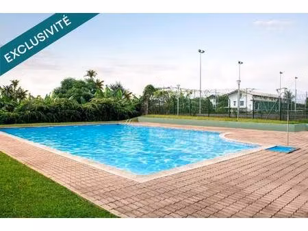 studio meuble avec terrasse dans residence avec piscine  terrain de tennis et parking