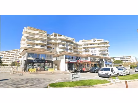 a louer fréjus  local de 126 m2 proche plage