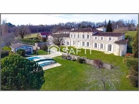 magnifique longère charentaise en pierre  6 chambres  5 sdb  piscine  jardin d'hiver  gara