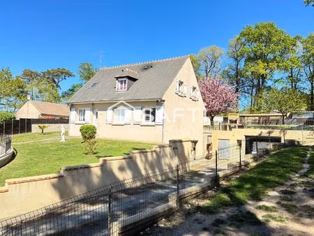 pavillon avec grand terrain