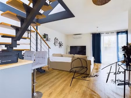 maison de 2006 entièrement rénovée avec 2 chambres et jardin intimiste