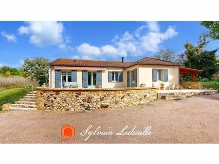 maison de plain-pied avec piscine et dépendance au cœur du périgord noir