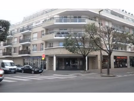 location appartement  m² t-2 à chelles  900 €