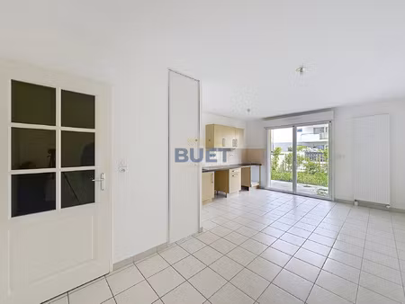 chevigny-saint-sauveur // terrasse et jardin de 70 m2