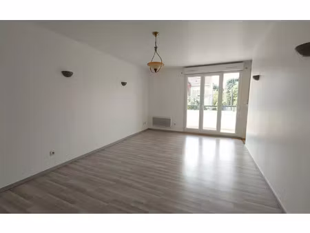 location appartement  64.2 m² t-3 à noisy-le-grand  1 190 €