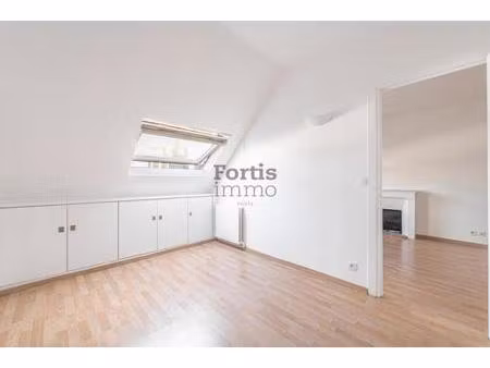 paris 8 - triangle d'or - 3 pieces  dernier étage  ascenseur