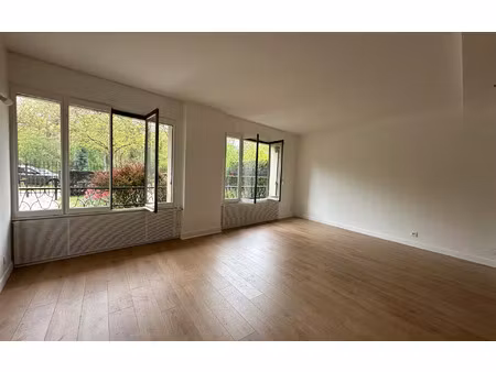 location appartement  64.98 m² t-3 à saint-mandé  2 800 €
