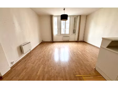 location appartement  m² t-3 à saint-quentin  600 €