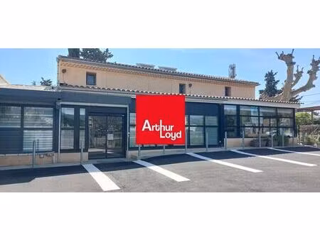 location commerce 135 m²