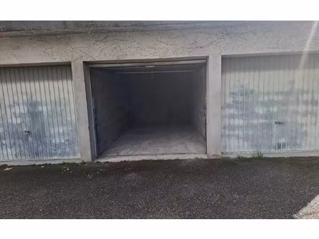 location stationnement  12 m² t- à cluses  80 €