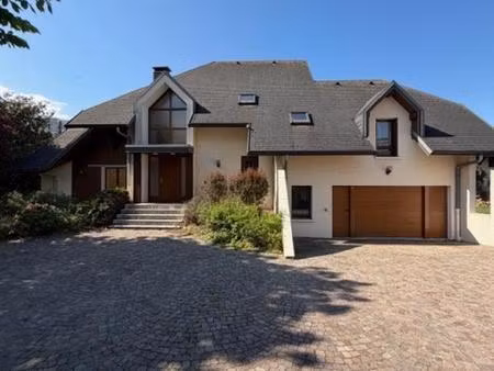 maison d’architecte traditionnelle construite dans les années 80