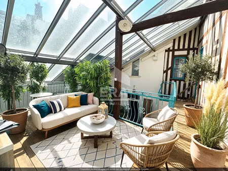 coeur d'orléans  maison de caractère avec patio  terrasse et garage .