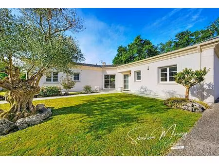 maison de plain-pied - 5 chambres - terrain de 840 m²