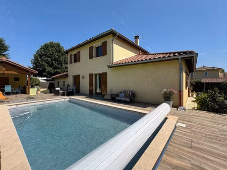 maison familiale de 131m2 avec piscine 4 chambres lumineuse
