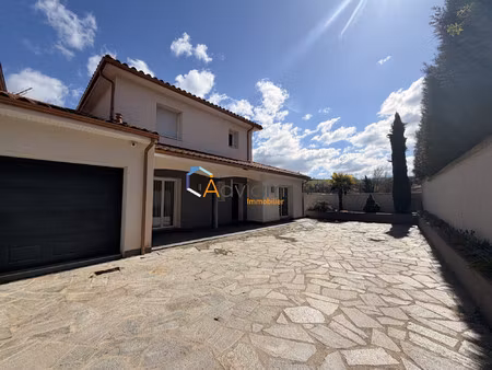 villa de 137 m² avec terrasse et jardin