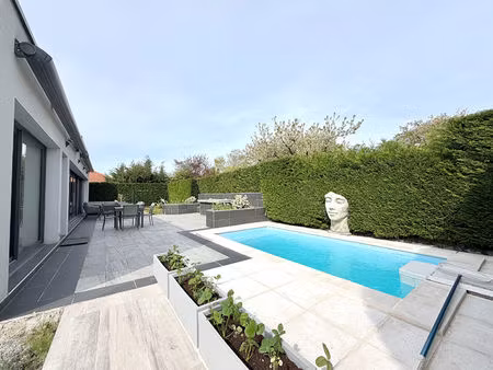 villa contemporaine d'exception de 300 m² avec suites  ascenseur  piscine et prestations h