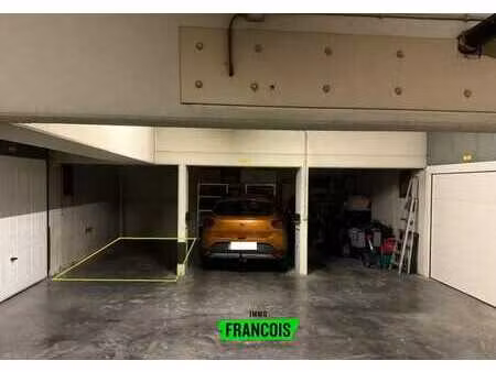 place de parking proche de la plage et du golf à mariakerke…