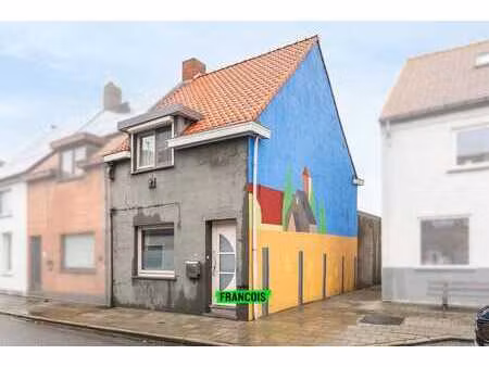 maison semi-mitoyenne avec 3 chambres et possibilité d’acha…