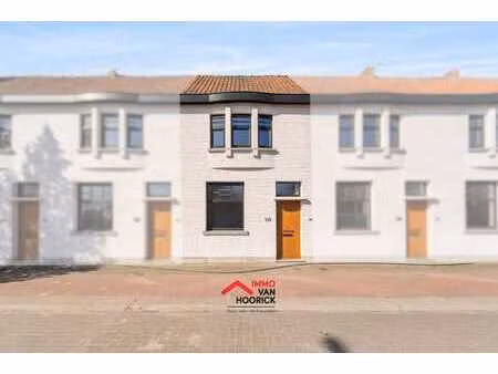 prachtige gerenoveerde rijwoning!